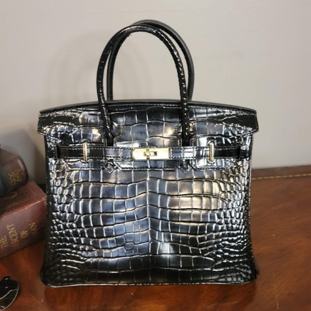 Luxurious Black Embossed Leather Crocodile Bag Gold HW - Picture 3 of 13